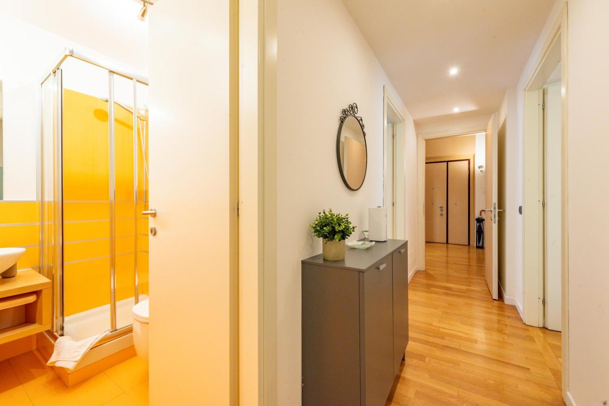 Gabi Spacious Design * Rom