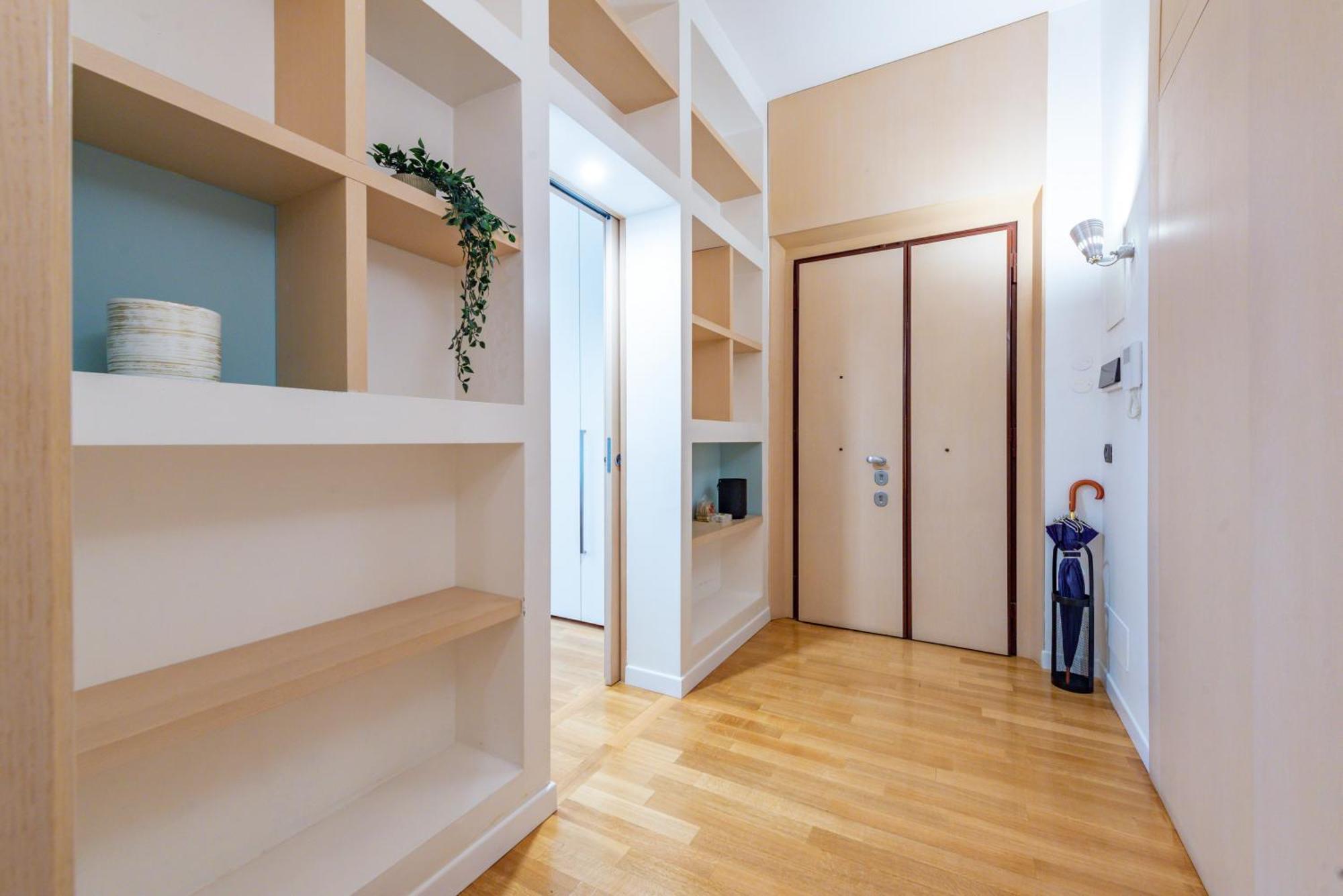 Gabi Spacious Design * Rom
